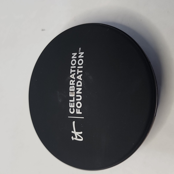 It Celebration Foundation Full Coverage Powder NIB - Picture 4 of 8